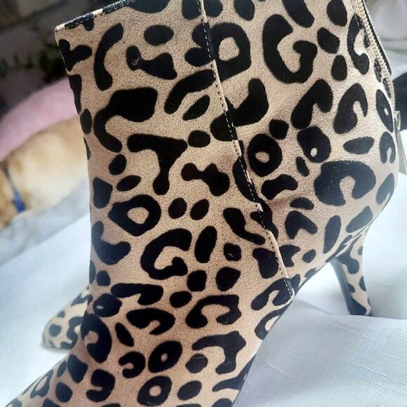 QUPID ANKLE HEEL SHOES Size 8 Without Tag Heel 2 inches - Picture 6 of 8